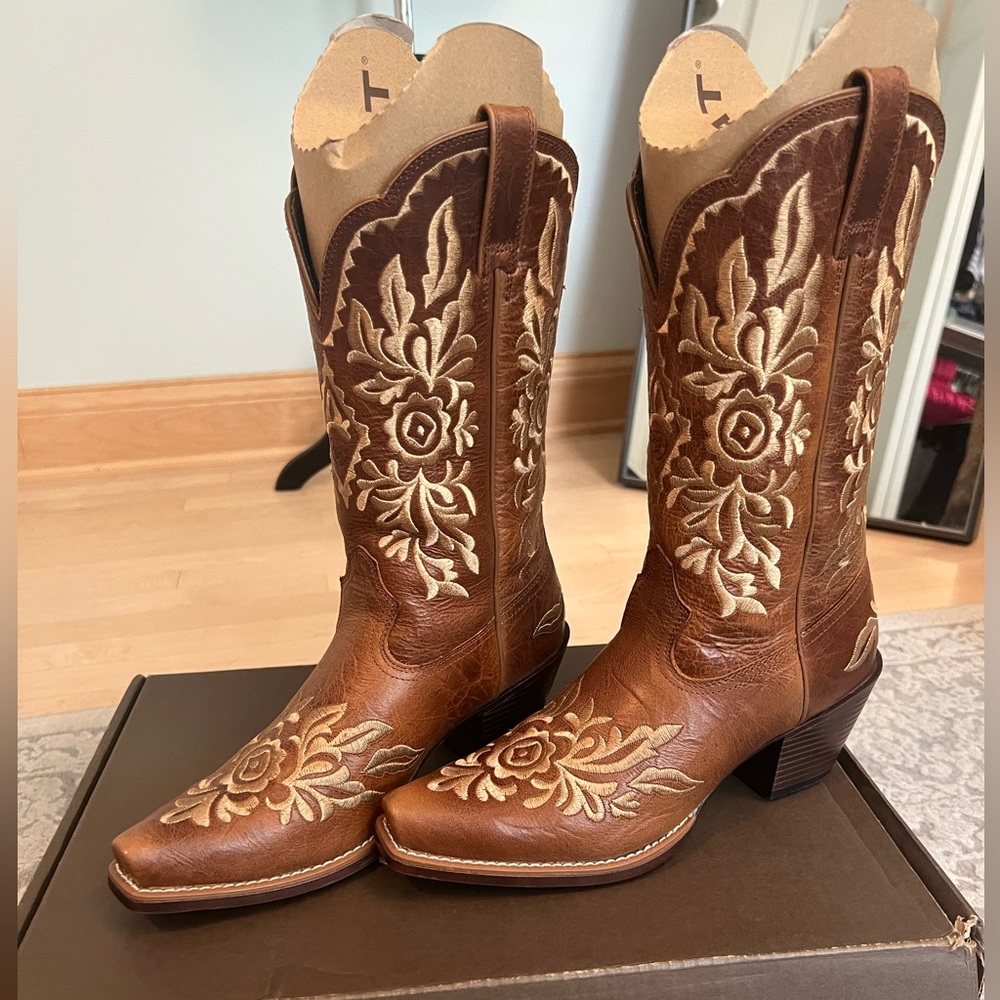 ARIAT Harper Western Boot NWOT
